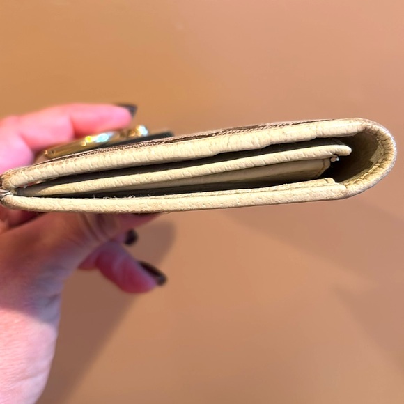 GUCCI Scarlett Monogram Canvas Logo Leather Bi-Fold Wallet. - Picture 11 of 15